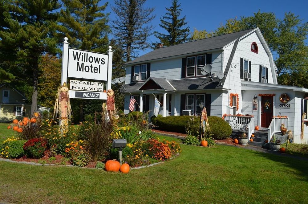 Willows Motel Williamstown Exterior photo