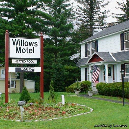 Willows Motel Williamstown Exterior photo