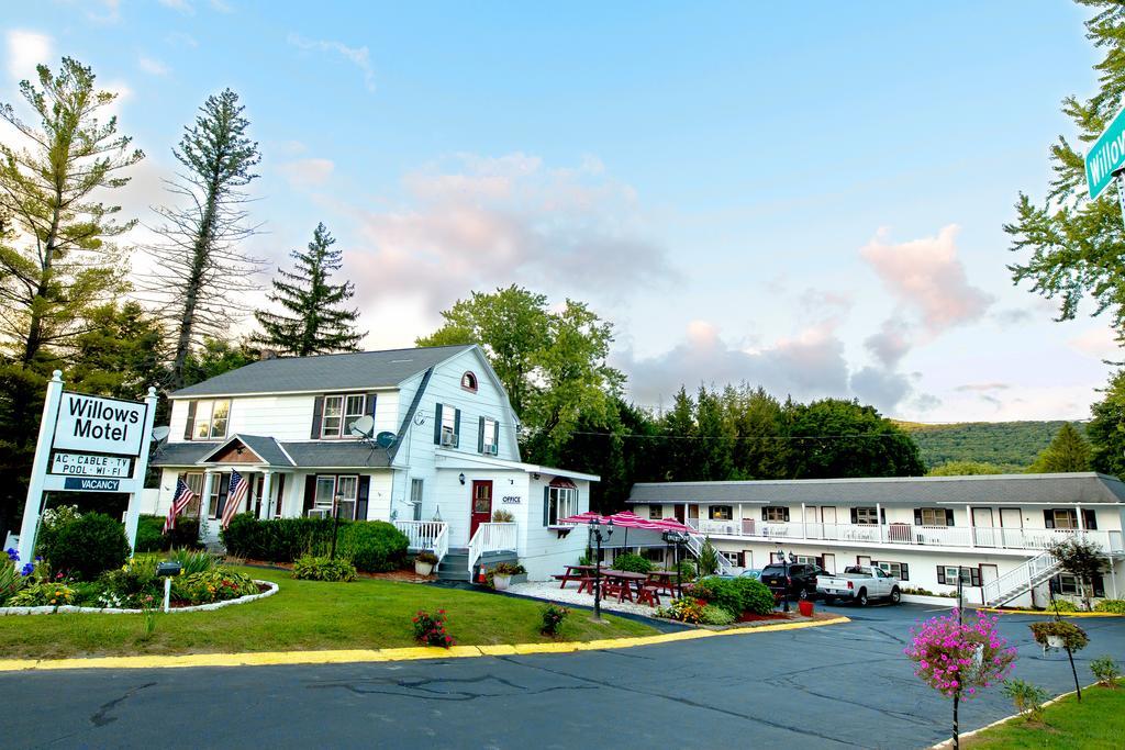 Willows Motel Williamstown Exterior photo