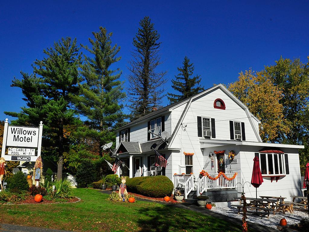 Willows Motel Williamstown Exterior photo